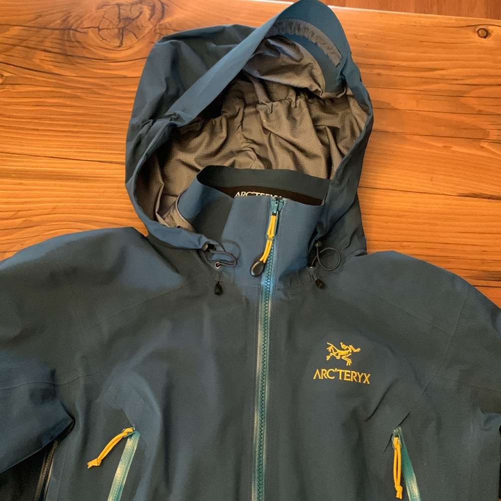 Arc’teryx Alpha AR hardshell hoody, size M, EUC